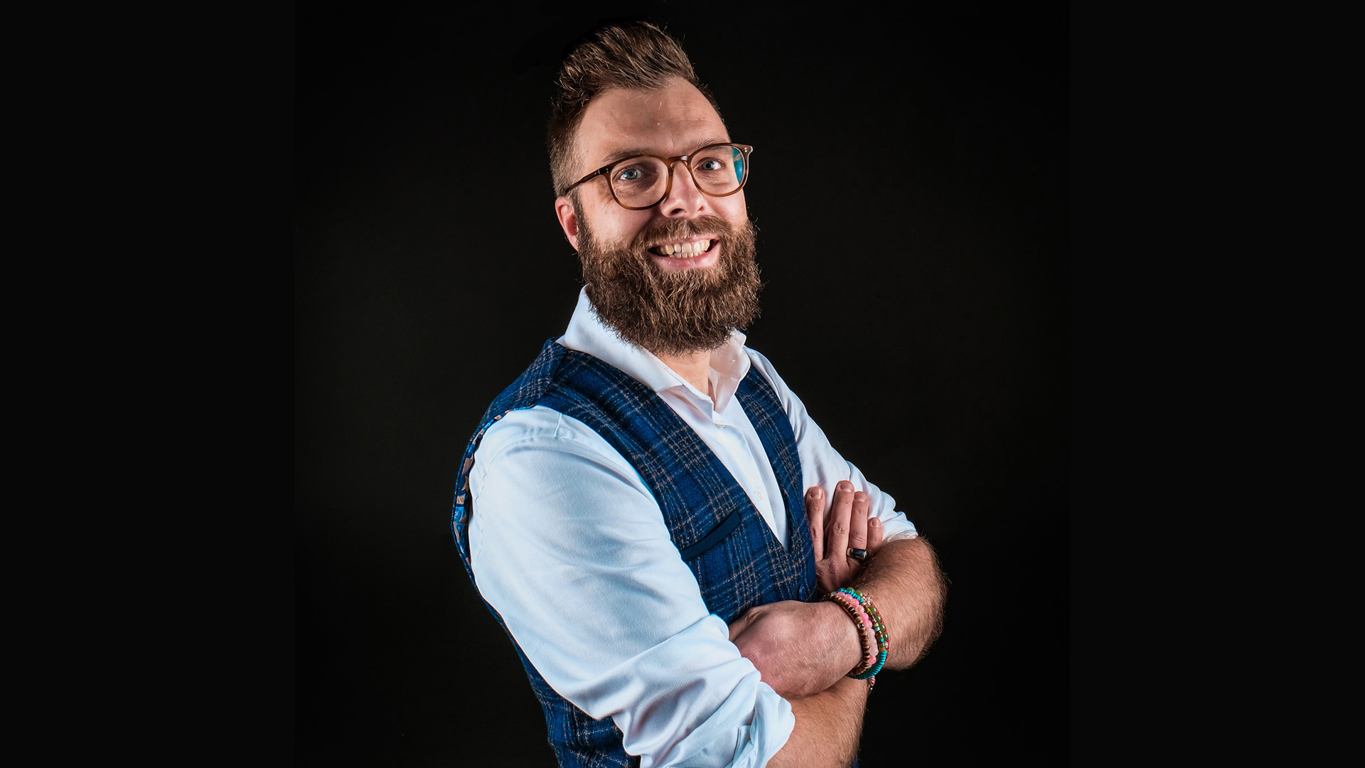 AI spreker Hendrik van Zwol lacht met het publiek tijdens een interactieve keynote over kunstmatige intelligentie